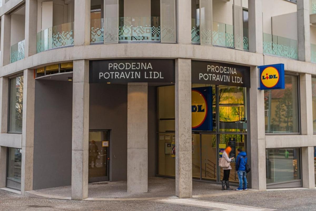 Apartment 12 Min Centrum, 200mb Wifi, Onsite Supermarket Prague